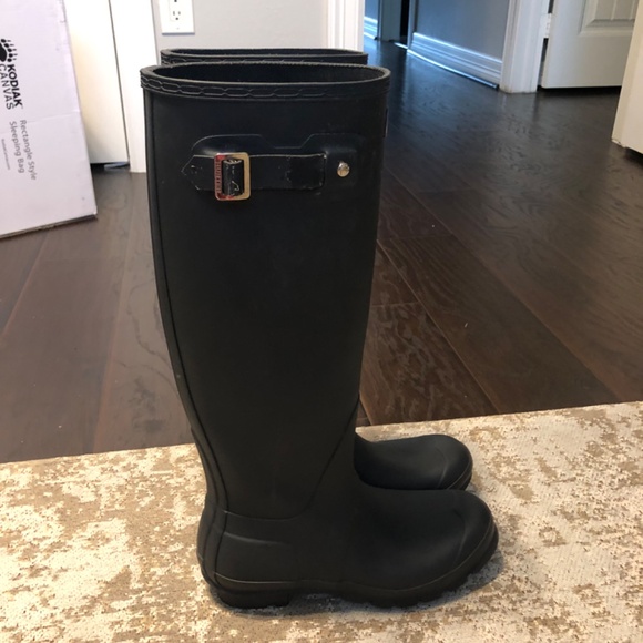 Women’s Hunter Rainboots Size 8 - Picture 2 of 6